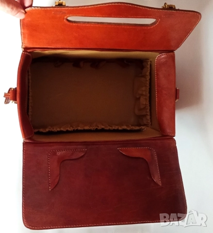 Твърд кожен куфар /куфарче за козметици или лекари, снимка 4 - Чанти - 51658349