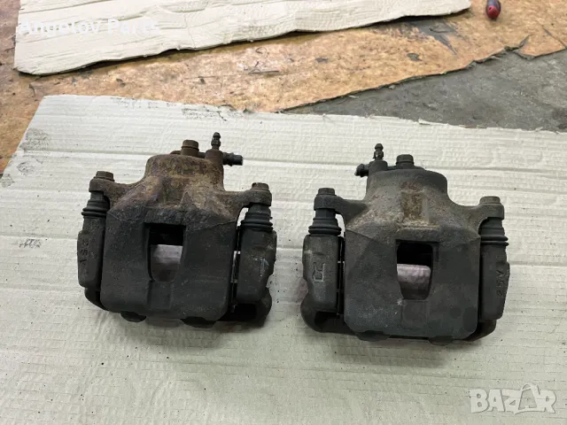 Предни спирачни апарати за Toyota Corolla Verso 2003 г.