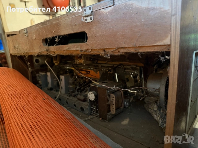   Стар винтидж радиограмофон комбайн – дървен корпус, зелен филц, чака възстановяване, снимка 3 - Грамофони - 53750113