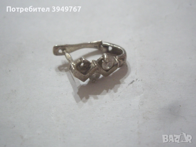 Сребърна обица.