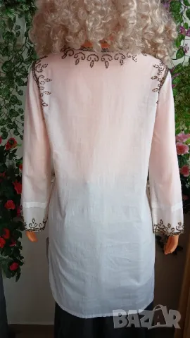 Бяла рокля тип туника с бродирани мъниста и лотури., снимка 2 - Рокли - 48363009