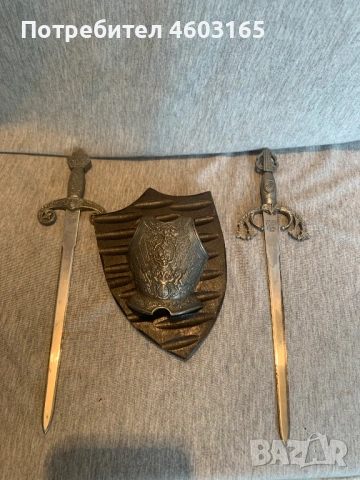 Сувенирен герб с 2 меча, снимка 7 - Антикварни и старинни предмети - 53223845