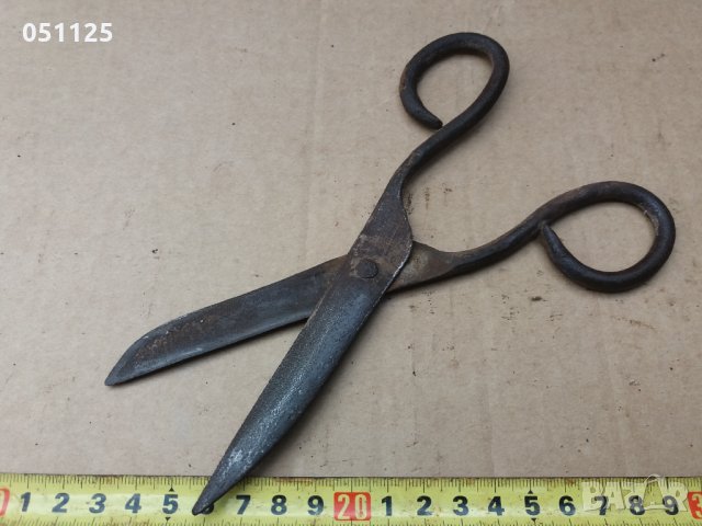 възрожденска кована ножица - абаджийска , снимка 8 - Антикварни и старинни предмети - 35789387
