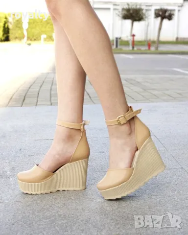 Сандали на платформа - бежова кожа