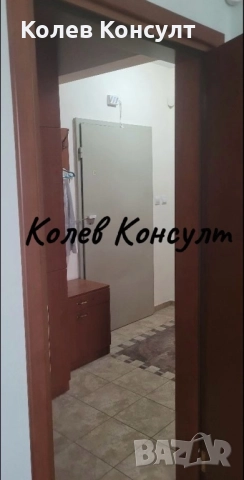 Продавам тристаен апартамент в Център, снимка 3 - Апартаменти - 52132796