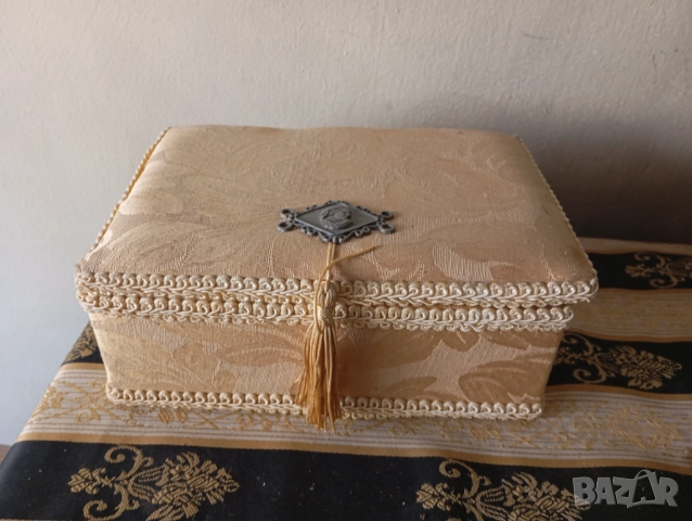 Винтидж кутия 