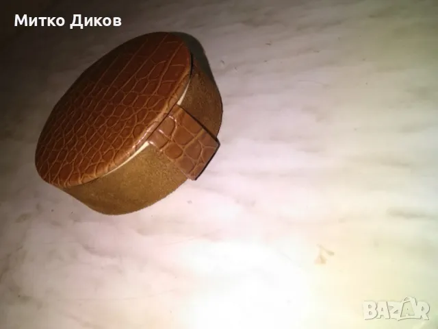 Balmain кутия за запалка естествена кожа нова фи 105мм и Н-35ммм, снимка 3 - Запалки - 49227749