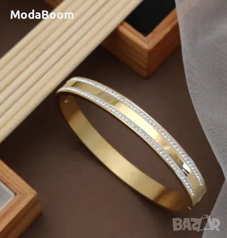 Твърда дамска гривна с камъни цирконии в изискан дизайн, снимка 2 - Гривни - 48425929