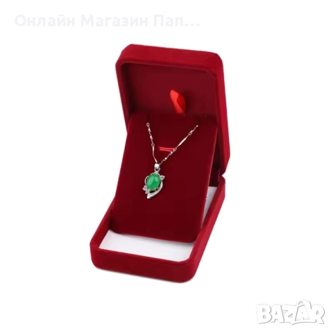 Кутия от Червено Кадифе за Гривни и Колиета