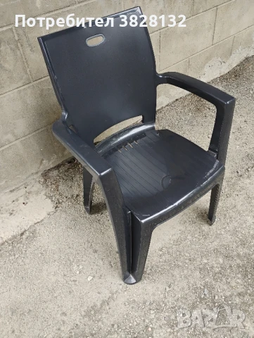 пластмасов стол