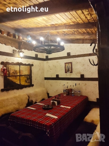 Полилеи, осветление,лампи от автентични колела от каруца с ръчно изработени дървени чашки , снимка 11 - Полилеи - 52059038