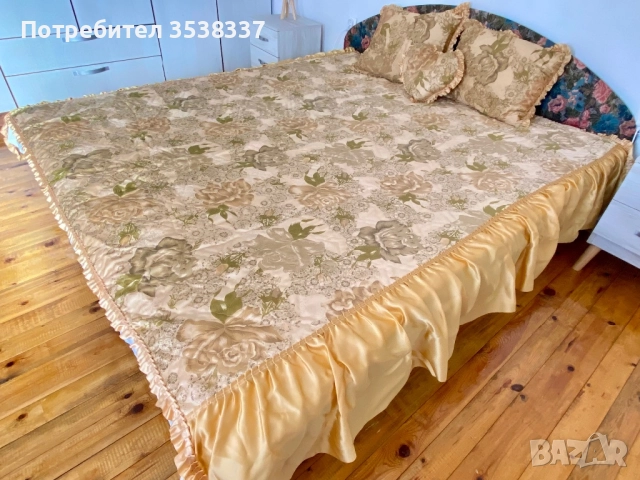 Ретро, винтидж златисто-бежово покривало за легло с воали и 3 декоративни възглавнички