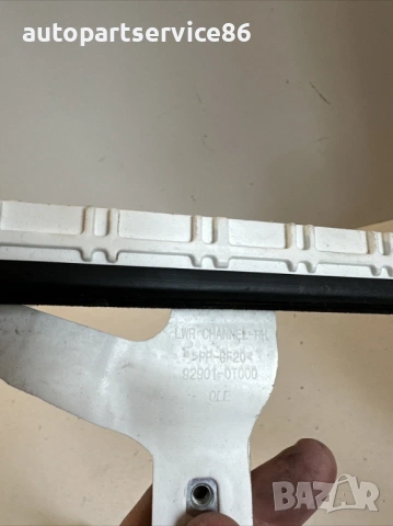 Стойка за стъкло на задна врата за KIA Sportage 1.6 CRDi (2020) Хибрид 92901-0T000, снимка 2 - Части - 53425686