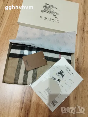 шал с кутия на Burberry , снимка 2 - Шалове - 48058021