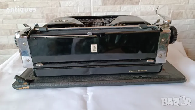 Стара пишеща машина Erika 11 - Made in Germany - 1955 годинаСтара пишеща машина Erika 11 - Made in G, снимка 6 - Антикварни и старинни предмети - 49114197