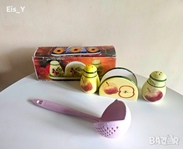 Керамичен комплект с подарък: Солници и салфетник, снимка 5 - Аксесоари за кухня - 52306343