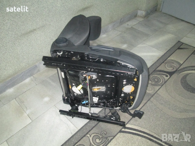 Продавам 2 броя много добри предни седалки за Audi A4 B8 2008 до 2015 , снимка 6 - Части - 53126926