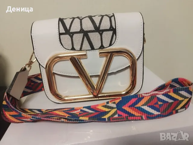 Чанта на Валентино с цветна дръжка 