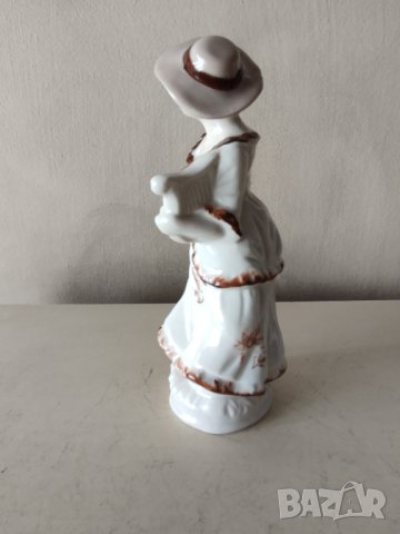 порцеланова статуетка, снимка 4 - Други ценни предмети - 41917468