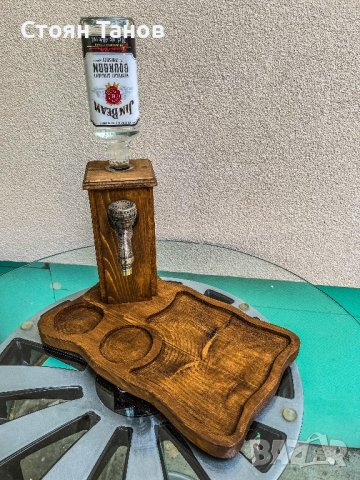 Диспенсър за алкохол с плато за мезета