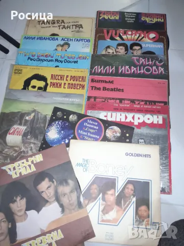 Стари грамофонни плочи и грамофон, снимка 1