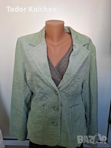 Продавам дамски маркови сака работя с еконт и спееди