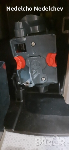 Кафеавтомат Delonghi ESAM 3400.s в отлично състояние, снимка 3 - Кафемашини - 52109678