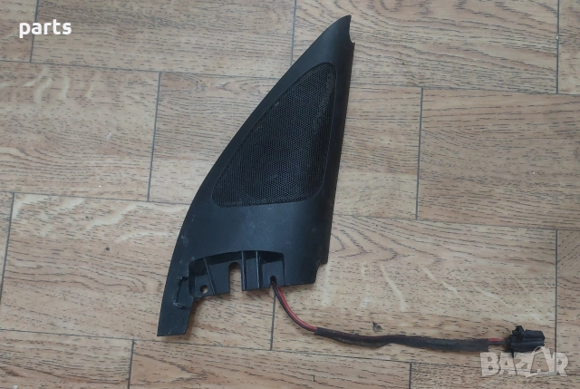 Вътрешна Капачка Дясно Огледало и Говорител VW Голф 4 - 1J0837994A - 1J0035411E, снимка 2 - Части - 52868919