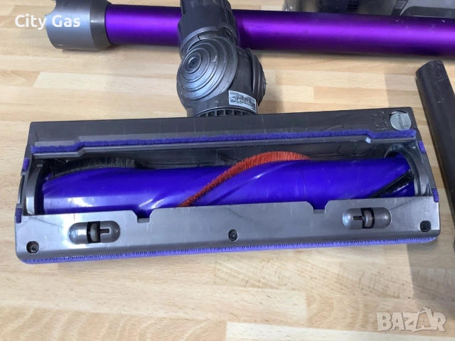 Вертикална прахосмукачка Dyson V7 animal, снимка 10 - Прахосмукачки - 53423179