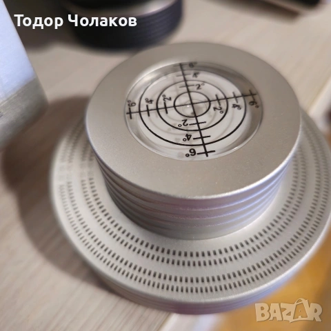 Клампа Record Aluminum Stabilizer with Bubble Level Silver Cтабилизатор, снимка 2 - Грамофони - 53393570
