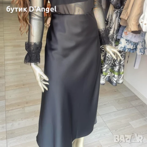 Пола от плътен сатен в черен цвят с ластик на талията