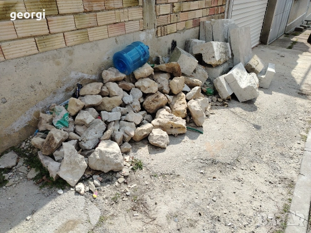 подарявам бетонни плочи и камъни 