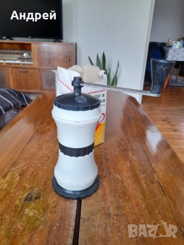 Стара кафемелачка,мелничка,мелница за кафе #4, снимка 2 - Антикварни и старинни предмети - 44295932