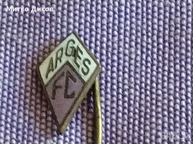 Футболна значка на Арджеш Питещти Румъния винтидж емайл, снимка 3 - Футбол - 38773639