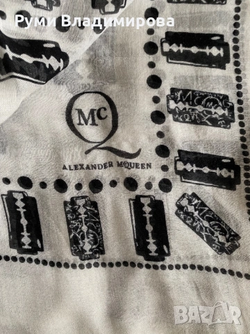 Бял шал Аlexander Mcqueen/ реплика, снимка 10 - Шалове - 53785986