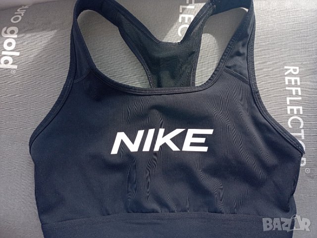 Спортно бюстие Nike M, снимка 1 - Спортни екипи - 35911971