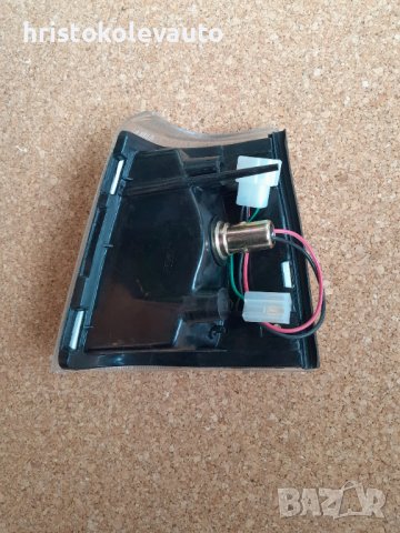 Мигач десен бял MAZDA 323 1302721, снимка 2 - Части - 40189798