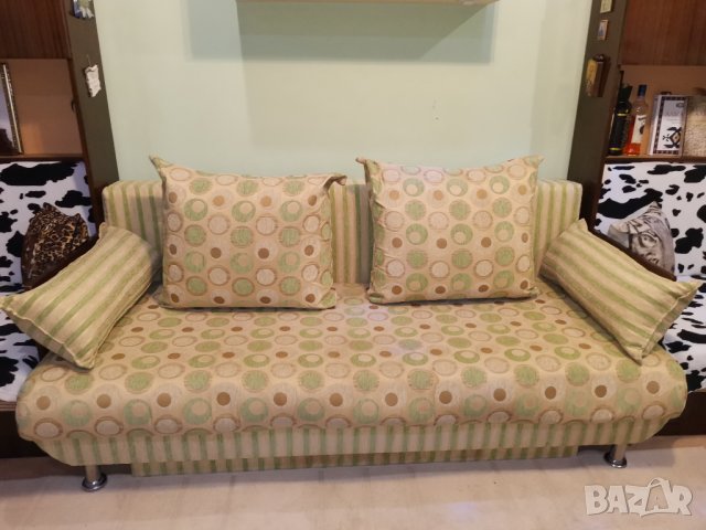 МЕБЕЛИ - (Маси,диван,етажерки,Тв-шкаф,щори,килим,тв-рамка и др), снимка 3 - Секции и витрини - 38104917