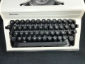 СТАРА РЕТРО СОЦ СССР ПОРТАТИВНА ПИШЕЩА МАШИНА ЛЮБАВА, снимка 4