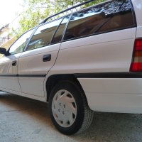 Opel Astra 1.4 CARAVAN, снимка 4 - Автомобили и джипове - 44296595