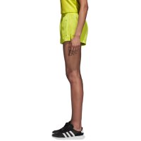 Adidas нови, оригинални, къси, спортни панталони Адидас в жълто-зелен неонов цвят, снимка 2 - Къси панталони и бермуди - 41331667