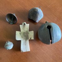 лот етнос и фолклор 3 камбани и един кръст, снимка 3 - Антикварни и старинни предмети - 40850940