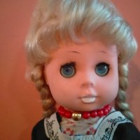 Колекционерска кукла народна носия Germany 32 см, снимка 6 - Колекции - 44477967