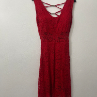 Червена рокля от дантела. , снимка 1 - Рокли - 44575224