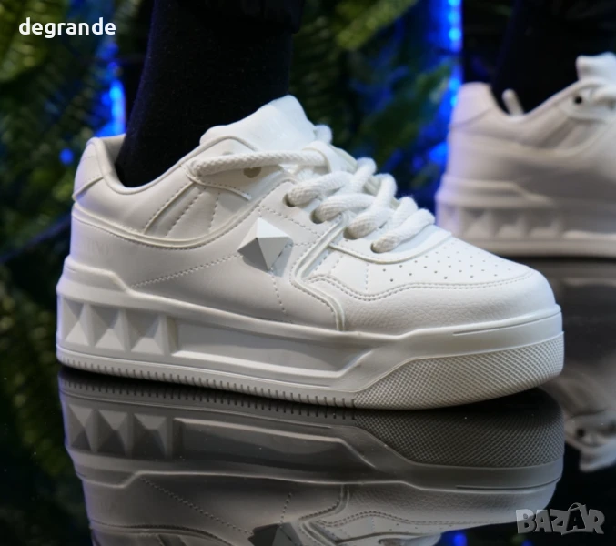 НАМАЛЕНИ Сникърси Valentino Garavani цвят бяло, снимка 1