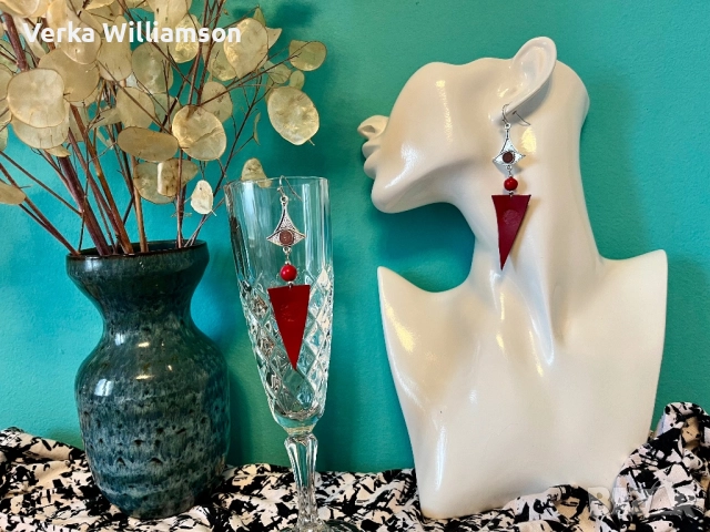 Модел 17. Червени обици от естествена кожа, снимка 2 - Обеци - 52665940