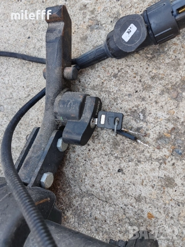 Toyota Auris mk1 Thule bike racks, снимка 10 - Аксесоари и консумативи - 51949718