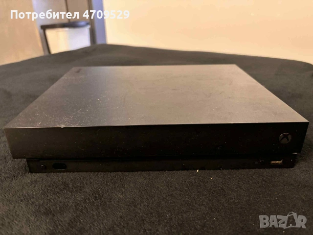 продавам XBOX ONE X, снимка 4 - Xbox конзоли - 53105257