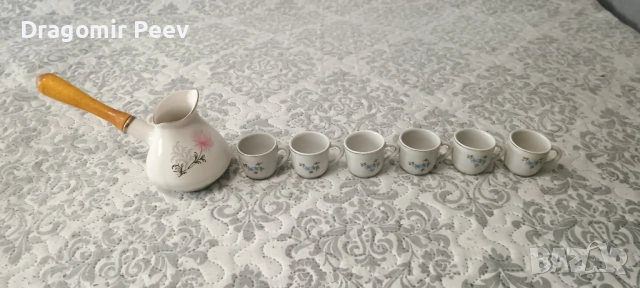 Соц комплект състоящ се от турка и 6 чашки