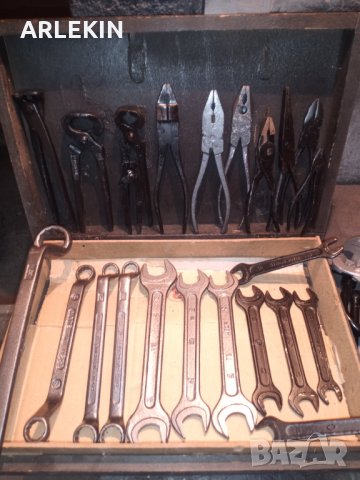 Инструменти.